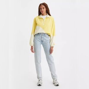 Levi’s Premium Women’s 80’s Mom Jean Don’t Be Frayed Light Wash Size‎ 32
